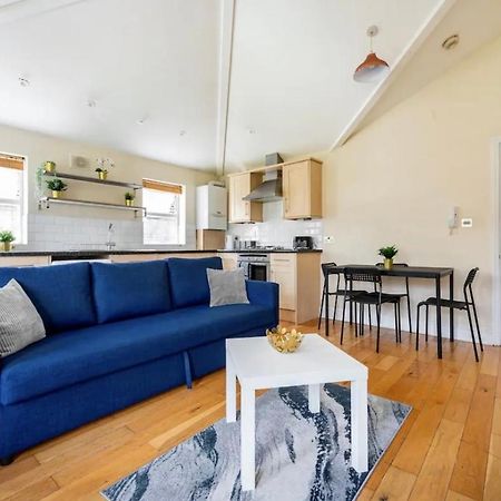 Lovely 3-Bed 20 Minutes To Central London Bagian luar foto