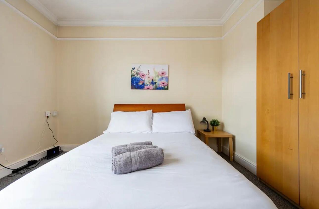 Lovely 3-Bed 20 Minutes To Central London Bagian luar foto
