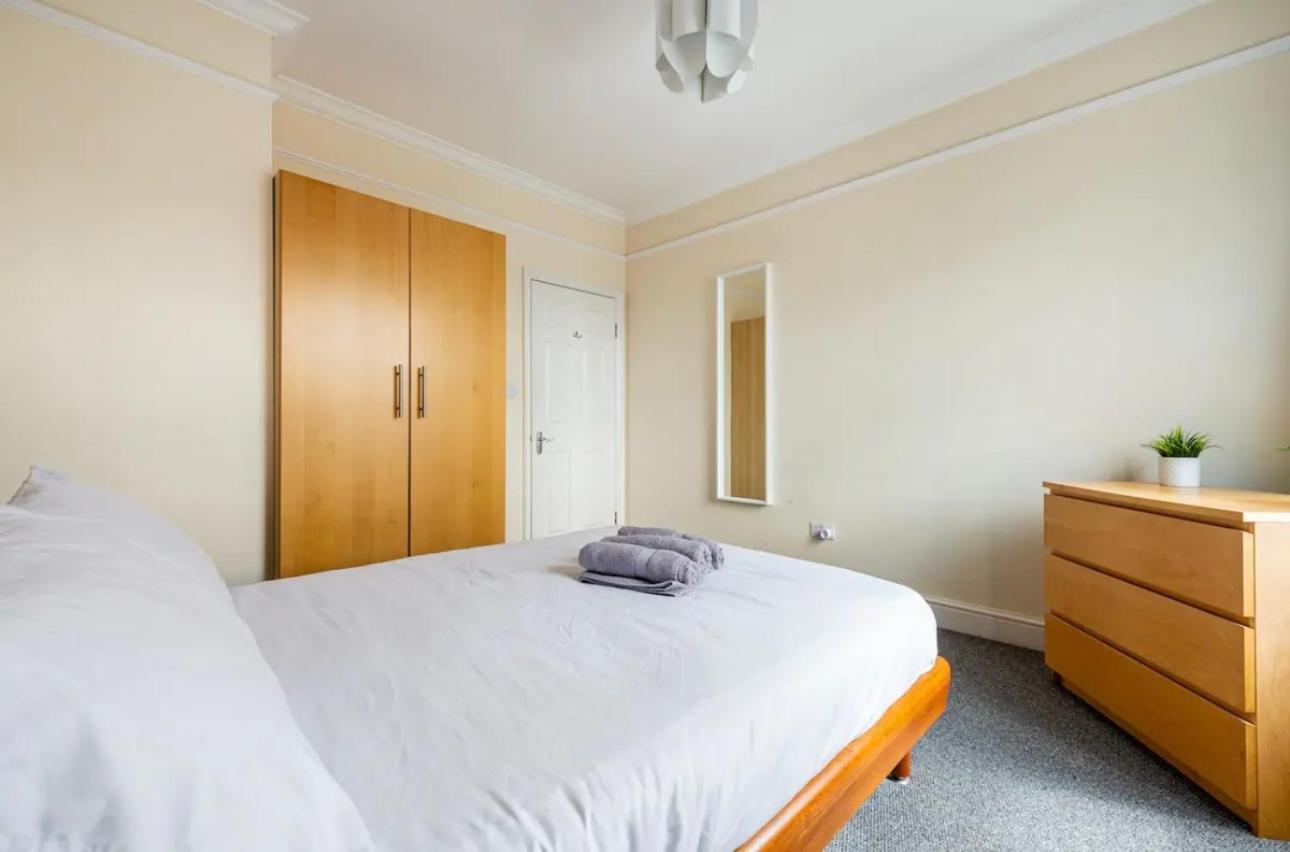 Lovely 3-Bed 20 Minutes To Central London Bagian luar foto