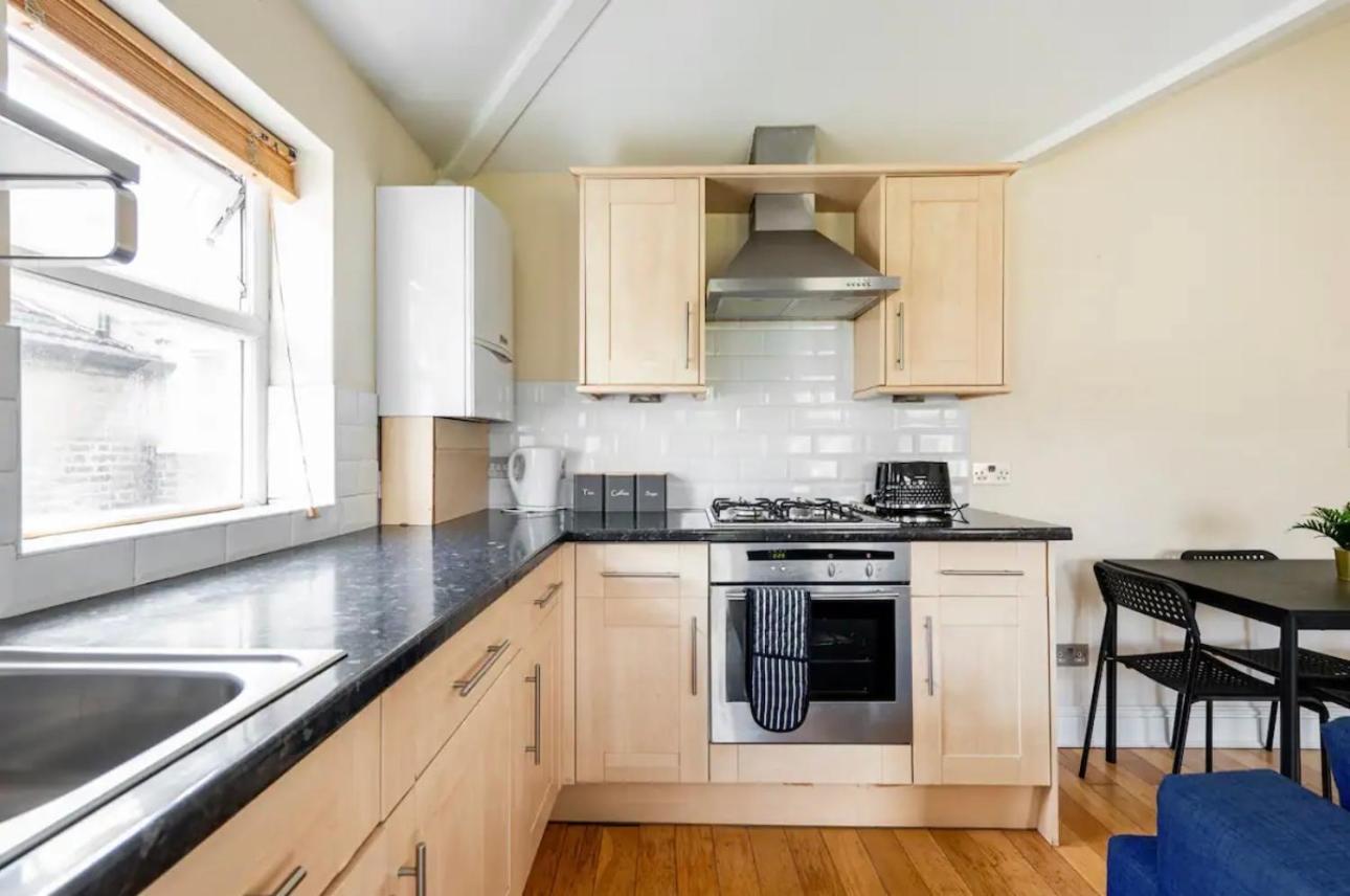 Lovely 3-Bed 20 Minutes To Central London Bagian luar foto