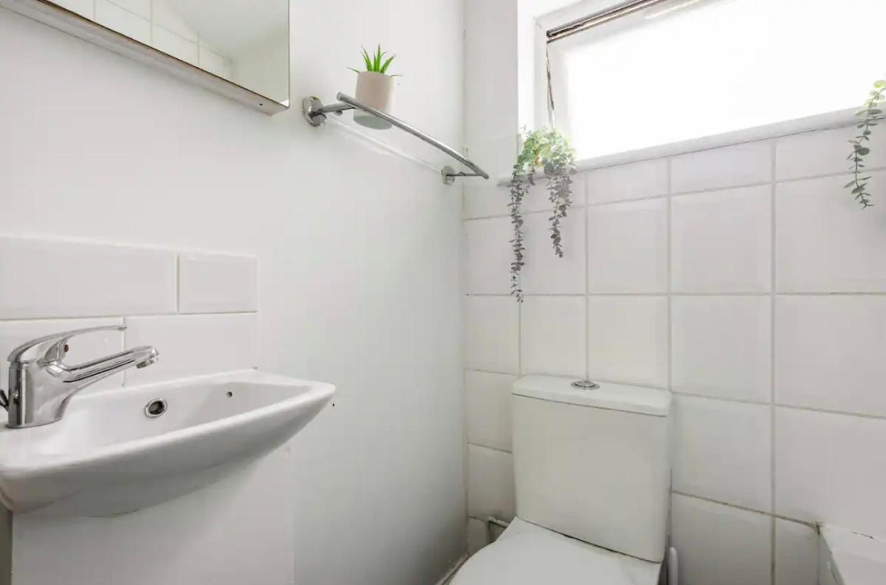 Lovely 3-Bed 20 Minutes To Central London Bagian luar foto