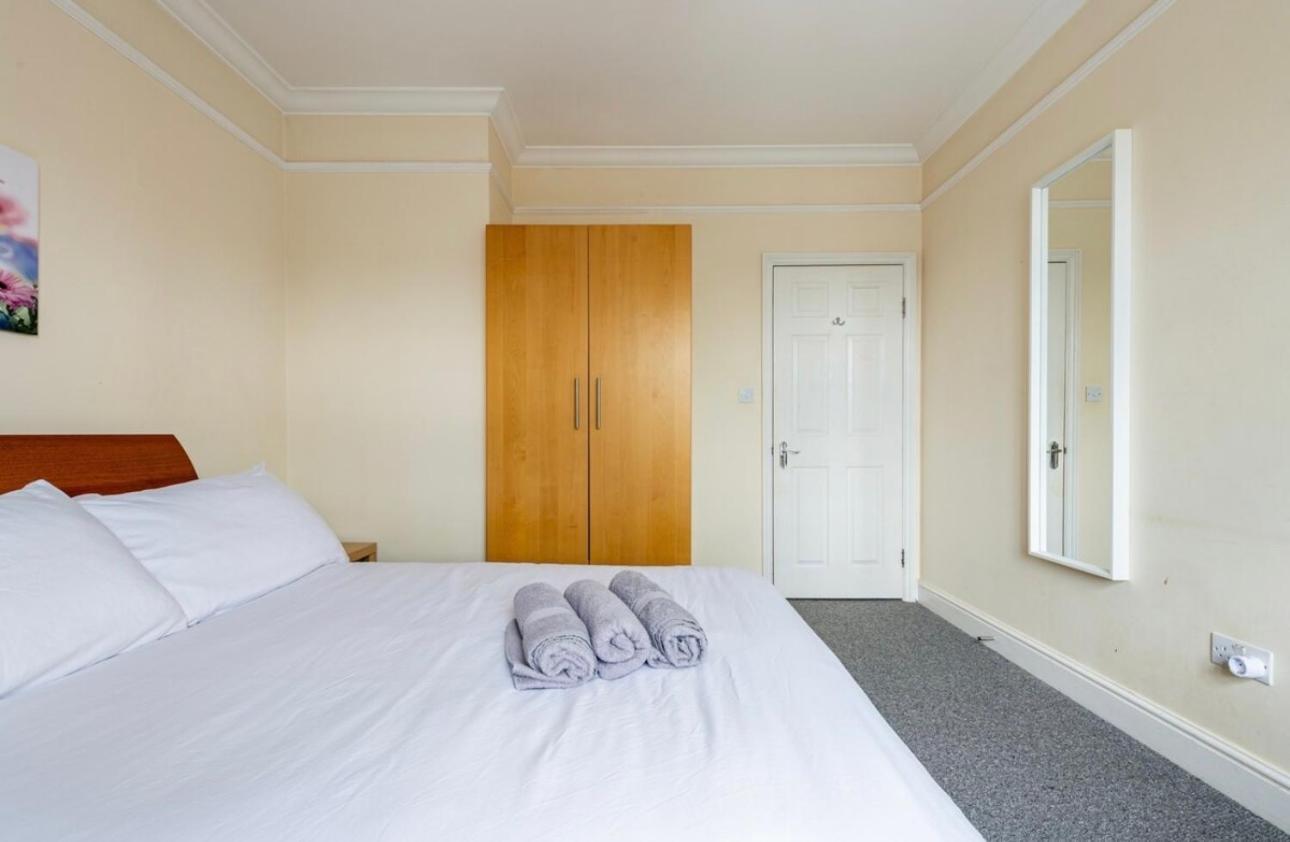 Lovely 3-Bed 20 Minutes To Central London Bagian luar foto