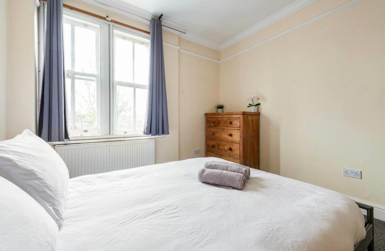 Lovely 3-Bed 20 Minutes To Central London Bagian luar foto